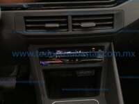 Volkswagen Nivus 2023 5p Highline L3/1.0/T Tiptronic IMG_7453