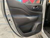 Nissan NP300 Frontier 2021 4p LE L4/2.5 Aut 2021 Nissan NP300 Frontier Ingreso Interiores 15