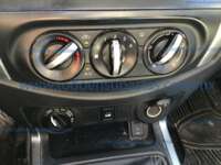 Nissan NP300 Frontier 2021 4p DC Diesel L4/2.5/T 4x4 Man 2021 Nissan NP300 Frontier Ingreso Interiores 6