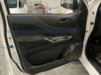 Nissan NP300 Frontier 2018 4p S L4/2.5 Man A/A Paq. Seg. 2018 Nissan NP300 Frontier Ingreso Interiores 2