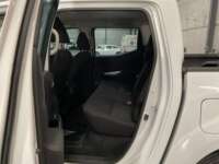 Nissan NP300 Frontier 2022 4p XE L4/2.5 Man 2022 Nissan NP300 Frontier Venta Interiores 17