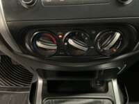 Nissan NP300 Frontier 2022 4p XE L4/2.5 Man 2022 Nissan NP300 Frontier Venta Interiores 9