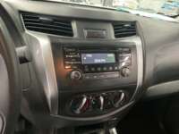 Nissan NP300 Frontier 2022 4p XE L4/2.5 Man 2022 Nissan NP300 Frontier Venta Interiores 10