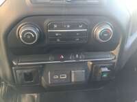 Chevrolet Silverado 2021 4p WT Doble Cabina 4X4 V6/4.3 Aut  2021 Chevrolet Silverado Venta Interiores 8