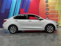 Kia Rio 2021 4p Sedán EX L4/1.6 Man 2021 Kia Rio Venta Exteriores 8