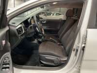 Kia Rio 2021 4p Sedán EX L4/1.6 Man 2021 Kia Rio Venta Interiores 14