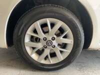 Nissan V-Drive 2022 4p L4/1.6 Man 2022 Nissan V-Drive Venta Llantas 1