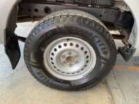 Nissan NP300 Doble Cabina 2019 4p S L4/2.5 Man A/A Paq. Seg. 2019 Nissan NP300 Doble Cabina Venta Llantas 7