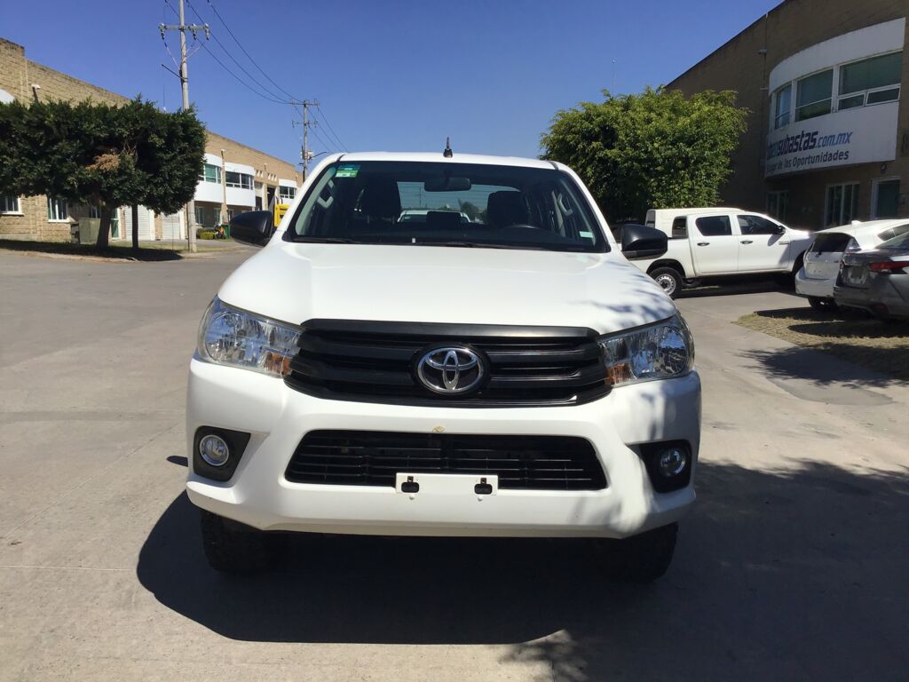Toyota Hilux 2022 4p Doble Cabina Diesel L4/2.8/T Man 4X4 2022 Toyota Hilux Venta Exteriores 2