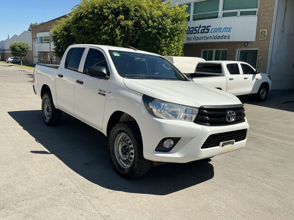 Toyota Hilux 2022 4p Doble Cabina Diesel L4/2.8/T Man 4X4 2022 Toyota Hilux Venta Exteriores 3