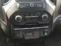 Chevrolet Silverado 2021 4p WT Doble Cabina 4X4 V6/4.3 Aut  2021 Chevrolet Silverado Venta Interiores 8