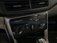 Volkswagen T-Cross 2022 5p Trendline L4/1.6 Tiptronic 2022 Volkswagen T-Cross Ingreso Interiores 9