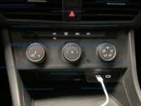 Volkswagen Jetta 2020 4p Trendline L4/1.4/T Man IMG_7081