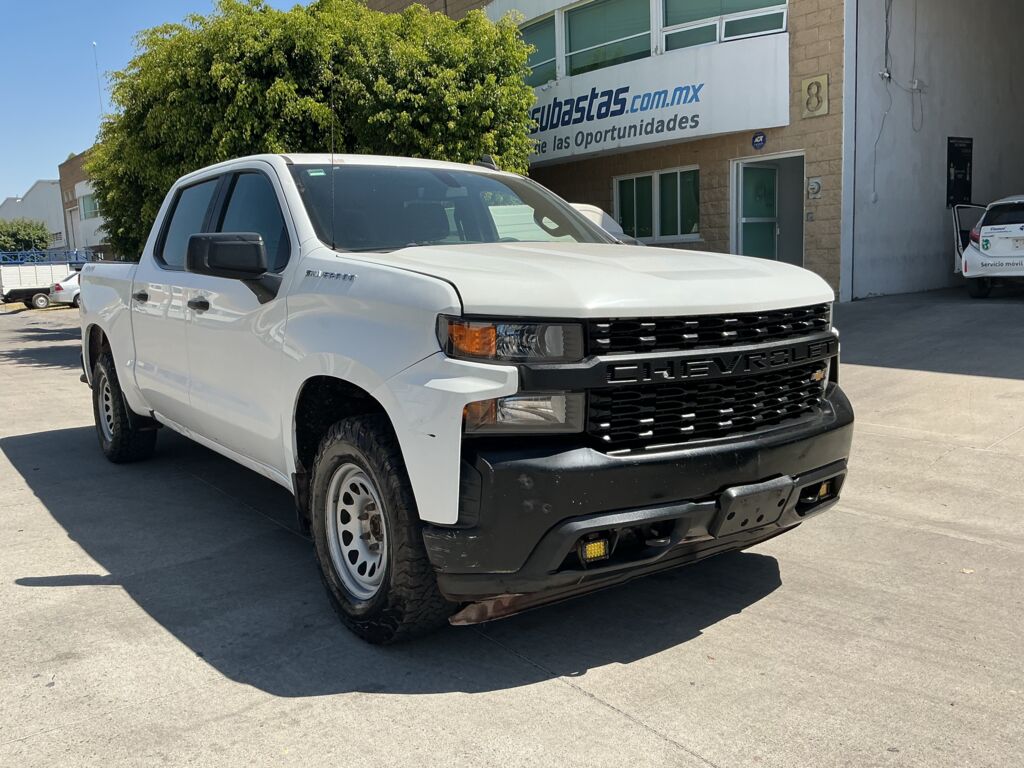 Chevrolet Silverado 2021 4p WT Doble Cabina 4X4 V6/4.3 Aut  2021 Chevrolet Silverado Venta Exteriores 3