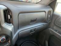 Chevrolet Silverado 2021 4p WT Doble Cabina 4X4 V6/4.3 Aut  2021 Chevrolet Silverado Venta Interiores 12