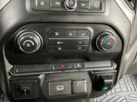 Chevrolet Silverado 1500 2020 4p WT Doble Cabina V6/4.3 Aut 4x4 2020 Chevrolet Silverado 1500 Venta Interiores 9