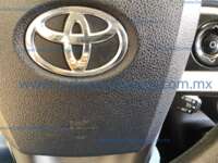 Toyota Prius 2017 5p Base Hibrido L4/1.8 Aut 2017 Toyota Prius Ingreso Interiores 17