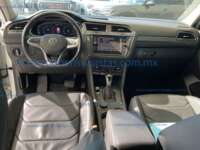 Volkswagen Tiguan 2022  5p R-Line L4/2.0/T DSG Línea Nueva  2022 Volkswagen Tiguan Ingreso Interiores 2