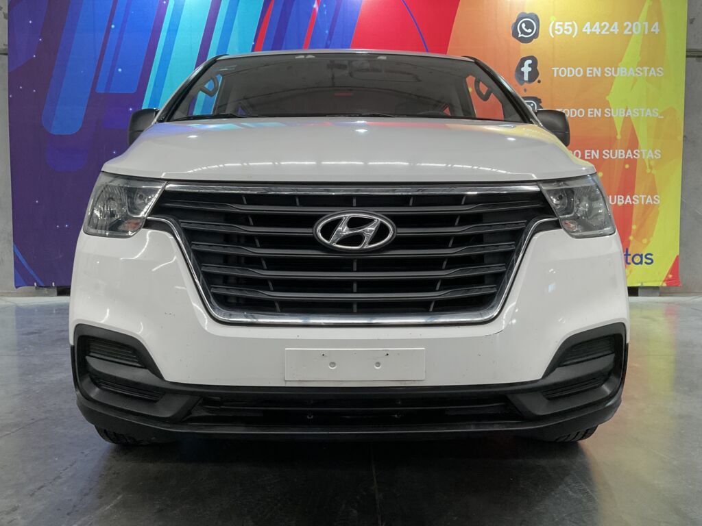 Hyundai Starex 2019 5p L4/2.4 Man 12/Pas  2019 Hyundai Starex Venta Exteriores 2