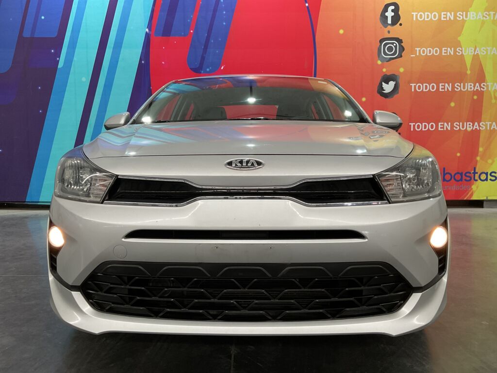 Kia Rio 2021 5p HB LX L4/1.6 Man     2021 Kia Rio Venta Exteriores 2