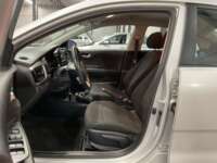 Kia Rio 2021 5p HB LX L4/1.6 Man     2021 Kia Rio Venta Interiores 16