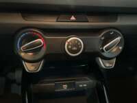 Kia Rio 2021 5p HB LX L4/1.6 Man     2021 Kia Rio Venta Interiores 10