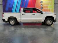 Chevrolet Silverado 1500 2021 4p WT Doble Cabina V6/4.3 Aut 4x4 2021 Chevrolet Silverado 1500 Venta Exteriores 8