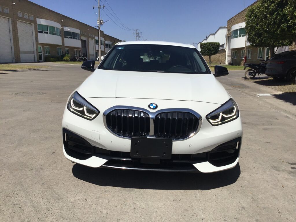 BMW Serie 1 2023 5p 118i Sport Line L3/1.5/T Aut  2023 BMW Serie 1 Venta Exteriores 2