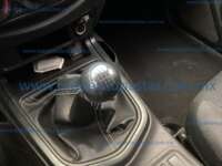 Nissan NP300 Frontier 2020 SE 2.5L Manual A/C Doble Cabina  2020 Nissan NP300 Frontier Ingreso Interiores 9