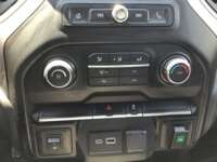 Chevrolet Silverado 2021 4p WT Doble Cabina 4X4 V6/4.3 Aut  2021 Chevrolet Silverado Venta Interiores 9