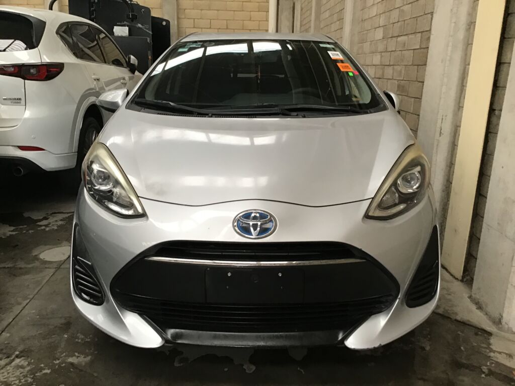 Toyota Prius 2018 5p C Híbrido L4/1.5 Aut 2018 Toyota Prius Venta Exteriores 2