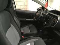 Toyota Prius 2018 5p C Híbrido L4/1.5 Aut 2018 Toyota Prius Venta Interiores 10