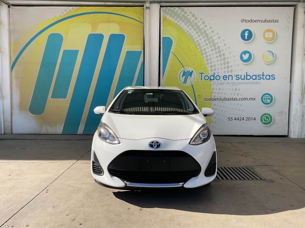 Toyota Prius 2020 5p C Híbrido L4/1.5 Aut  2020 Toyota Prius Venta Exteriores 2