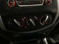 Nissan NP300 Frontier 2018 4p SE L4/2.5 Man A/A Paq. Seg. 2018 Nissan NP300 Frontier Venta Interiores 6