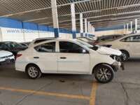 Nissan V-Drive 2022 4p L4/1.6 Man IMG_2849