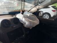 Nissan V-Drive 2022 4p L4/1.6 Man IMG_2877