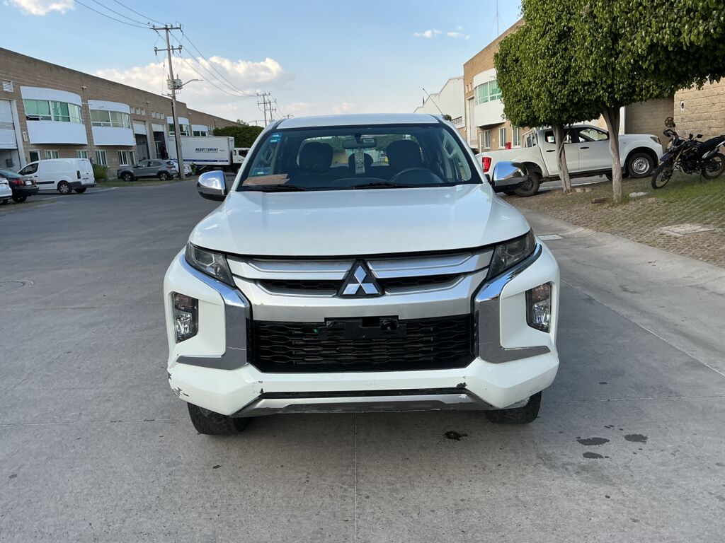 Mitsubishi L200 2022 4p GLX Doble Cabina L4/2.4/T Diesel Man 4X4 2022 Mitsubishi L200 Venta Exteriores 2