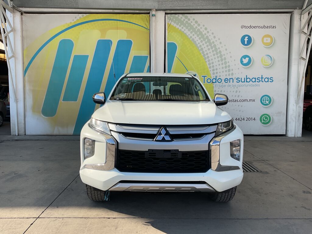 Mitsubishi L200 2022 4p GLX Doble Cabina L4/2.4 Man 2022 Mitsubishi L200 Venta Exteriores 2