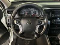 Mitsubishi L200 2022 4p GLX Doble Cabina L4/2.4 Man 2022 Mitsubishi L200 Venta Interiores 1