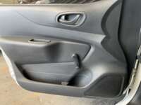 Nissan NP300 Pick Up 2021 2p L4/2.5 Man DH A/A 2021 Nissan NP300 Pick Up Venta Interiores 17