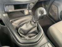 Nissan NP300 Pick Up 2021 2p L4/2.5 Man DH A/A 2021 Nissan NP300 Pick Up Venta Interiores 10