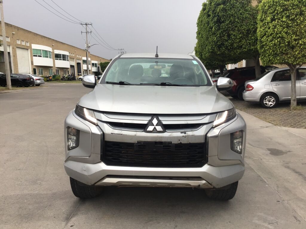 Mitsubishi L200 2022 4p GLS Doble L4/2.5/T Diesel Aut 4x4 2022 Mitsubishi L200 Venta Exteriores 2