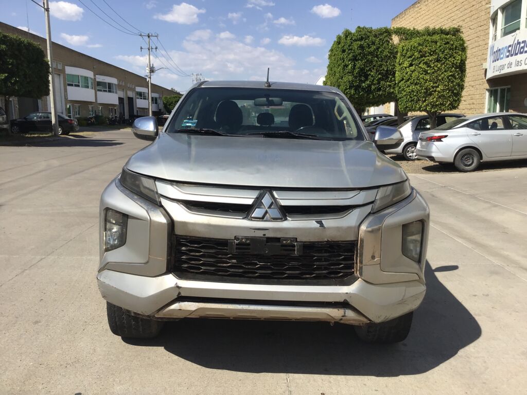 Mitsubishi L200 2022 4p GLS Doble L4/2.5/T Diesel Aut 4x4 2022 Mitsubishi L200 Venta Exteriores 2