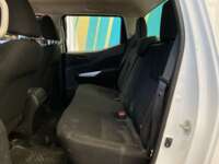 Nissan NP300 Frontier 2022 4p SE L4/2.5 Man 2022 Nissan NP300 Frontier Venta Interiores 21