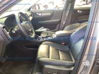 Volvo XC40 2022 5p Momentum T4 L4/2.0/T Aut 2022 Volvo XC40 Ingreso Interiores 1