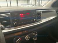 Kia Rio 2021 4p Sedán L L4/1.6 Aut  IMG_8039