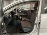 Kia Rio 2021 4p Sedán L L4/1.6 Aut  2021 Kia Rio Venta Interiores 15
