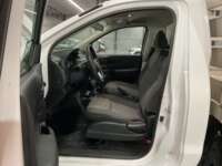 Nissan NP300 Frontier 2021 4p SE L4/2.5 Man 2021 Nissan NP300 Frontier Venta Interiores 14