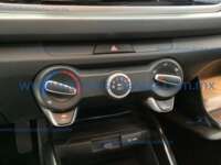 Kia Rio 2023 5p LX L4/1.6 Aut 2023 Kia Rio Ingreso Interiores 11