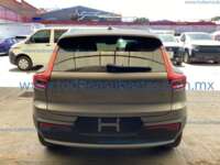 Volvo XC40 2022 5p Momentum T4 L4/2.0/T Aut 2022 Volvo XC40 Ingreso Exteriores 5
